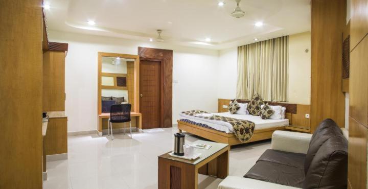 Hotel Mandakini Plaza Kanpur Ngoại thất bức ảnh