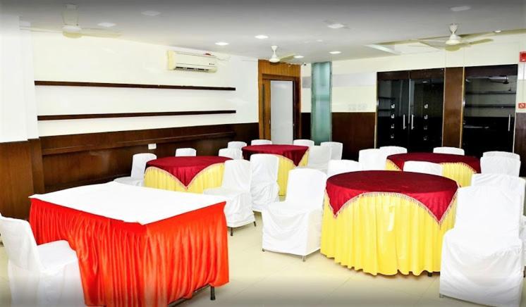 Hotel Mandakini Plaza Kanpur Ngoại thất bức ảnh