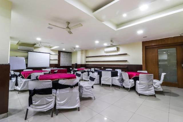 Hotel Mandakini Plaza Kanpur Ngoại thất bức ảnh