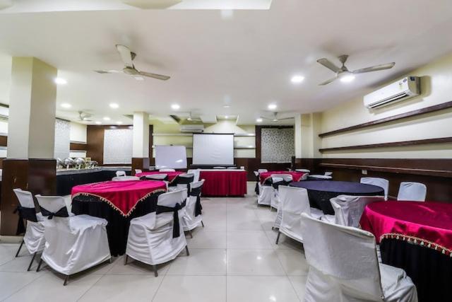 Hotel Mandakini Plaza Kanpur Ngoại thất bức ảnh