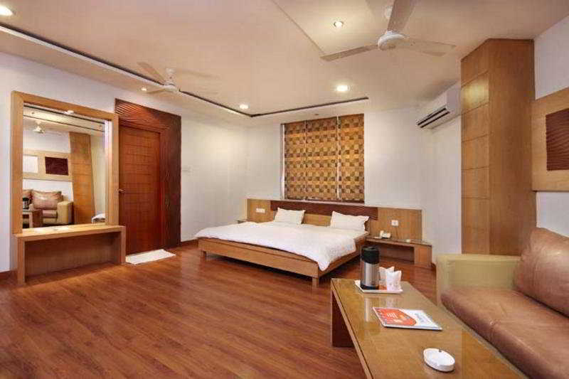 Hotel Mandakini Plaza Kanpur Phòng bức ảnh